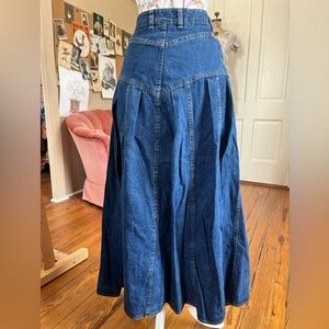 Vintage 80’s 90’s Jordache Denim Skirt